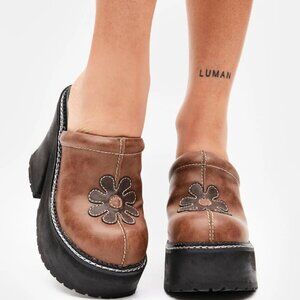 dELiA*s So Called Scheme Floral Clogs - brown size 7 Women's
